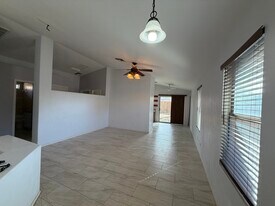 1347 E 10th Pl in Casa Grande, AZ - Building Photo