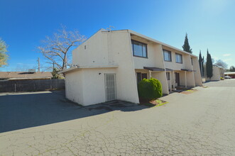 1250-1282 Wurch Way in Redding, CA - Foto de edificio - Building Photo