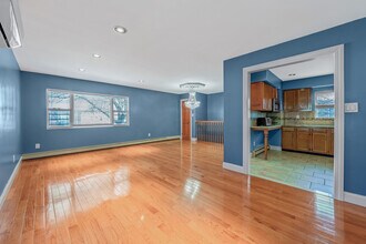 7410 Atlantic Ave in Ozone Park, NY - Building Photo - Building Photo