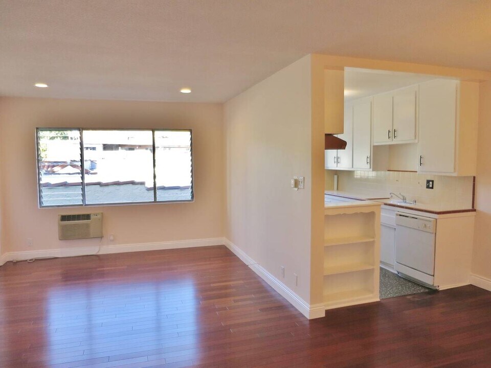 506 N Flores St in Los Angeles, CA - Foto de edificio
