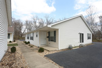 Monroe Street Apartments in Lebanon, IL - Foto de edificio - Building Photo