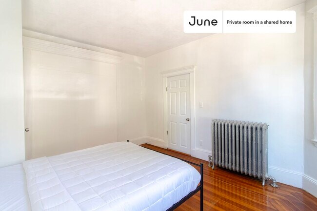 Private bedroom in 5 bed/2 bath Home in Boston, MA - Building Photo - Building Photo