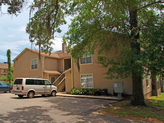 Escambia Place in Tallahassee, FL - Foto de edificio