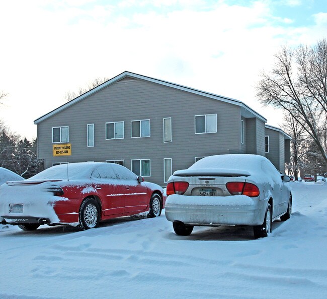 Suite Liv'n College Green in Willmar, MN - Building Photo - Building Photo