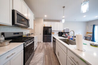4872 Avery Ct in Eagan, MN - Building Photo - Building Photo