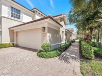 10020 Valiant Ct in Miromar Lakes, FL - Foto de edificio - Building Photo