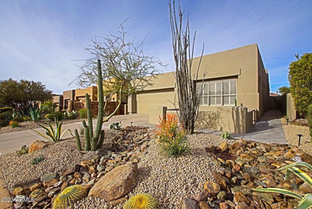 9616 E Chuckwagon Ln in Scottsdale, AZ - Foto de edificio