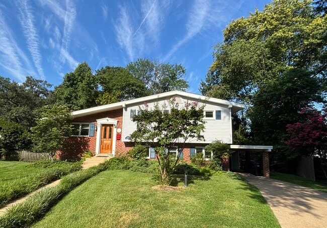 property at 4712 Surry Pl