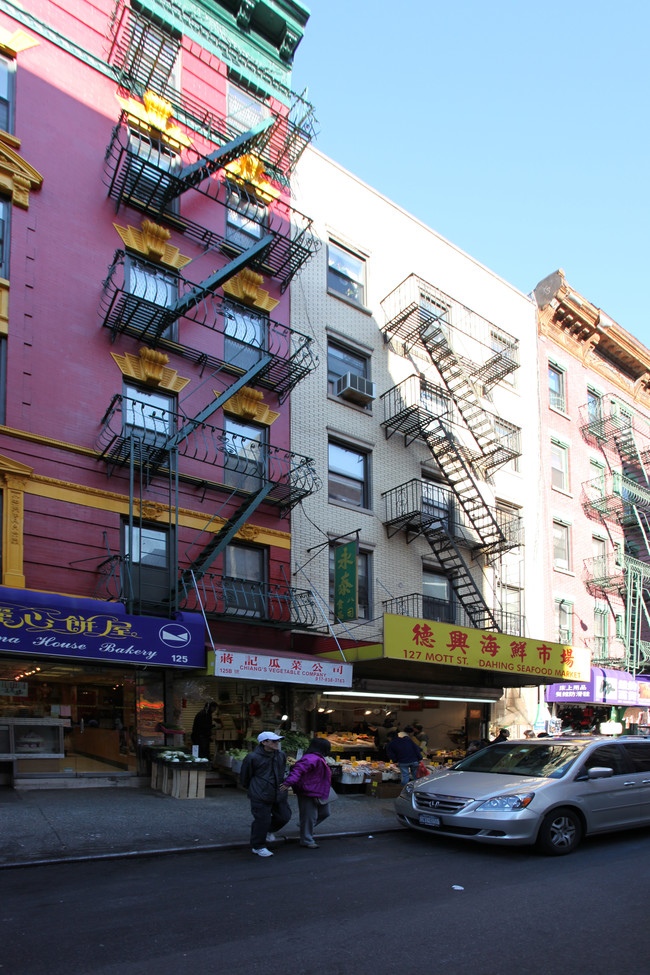 127 Mott St in New York, NY - Building Photo - Building Photo