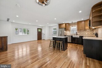 1006 Gilbert Rd in Rockville, MD - Building Photo - Building Photo