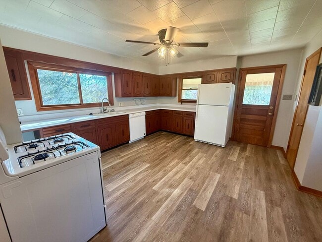 W10705 Enterprise Lake Rd in Elcho, WI - Building Photo - Building Photo