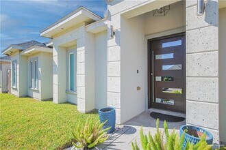 34 South Dr in Pharr, TX - Building Photo - Building Photo