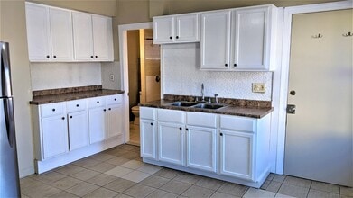 8-12 Flora Street in Providence, RI - Foto de edificio - Building Photo