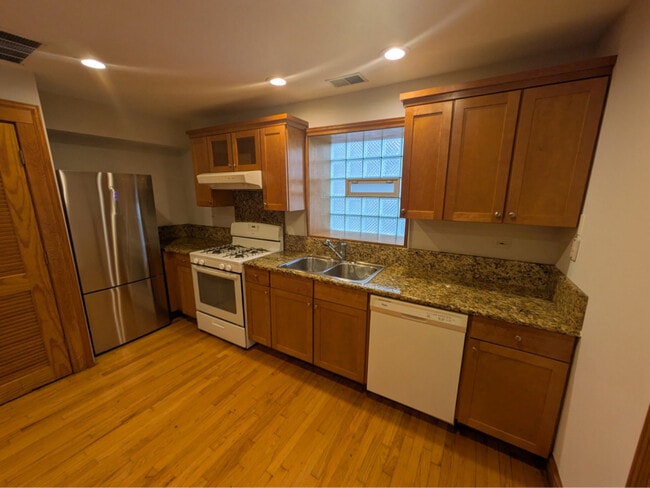 property at 3242 W Wrightwood Ave