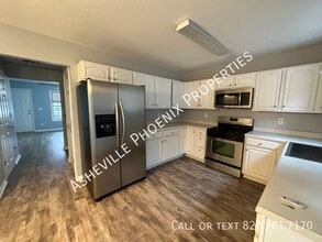 90 Rotunda Cir in Asheville, NC - Building Photo - Building Photo