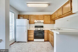 6628 High Valley Ln in Alexandria, VA - Foto de edificio - Building Photo
