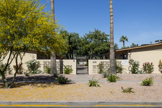 Camelback Court in Phoenix, AZ - Building Photo - Building Photo