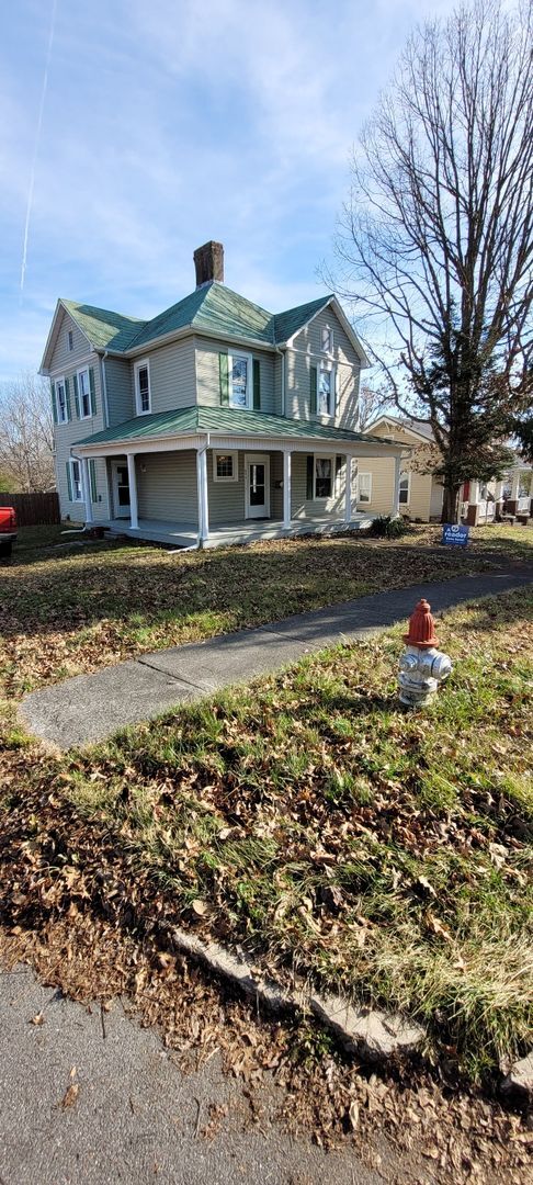 property at 606 Hillcrest Dr