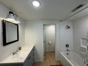 2577 S 700 E in Salt Lake City, UT - Foto de edificio - Building Photo