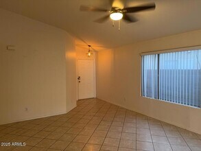 4022 E Meadow Dr in Phoenix, AZ - Foto de edificio - Building Photo