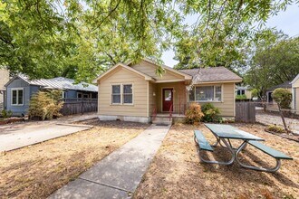 909 E 38th St in Austin, TX - Foto de edificio - Building Photo