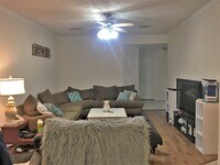 911 Crepe Myrtle St photo'