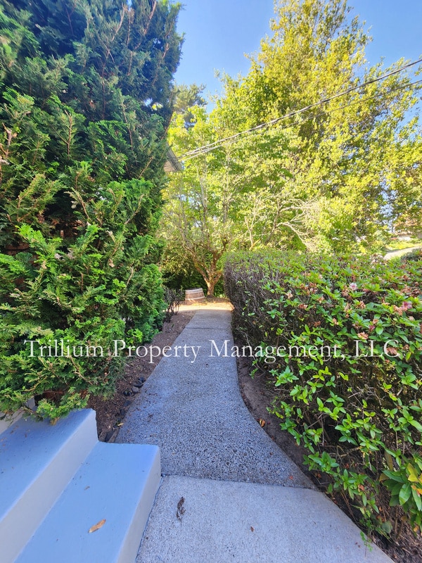 405 SE 68th Ave in Portland, OR - Building Photo - Building Photo