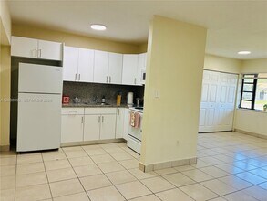 275 NW 190th St in Miami, FL - Building Photo - Building Photo