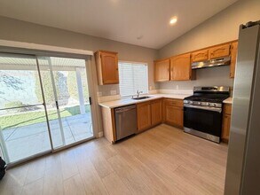 1433 Iron Springs Dr in Las Vegas, NV - Building Photo - Building Photo