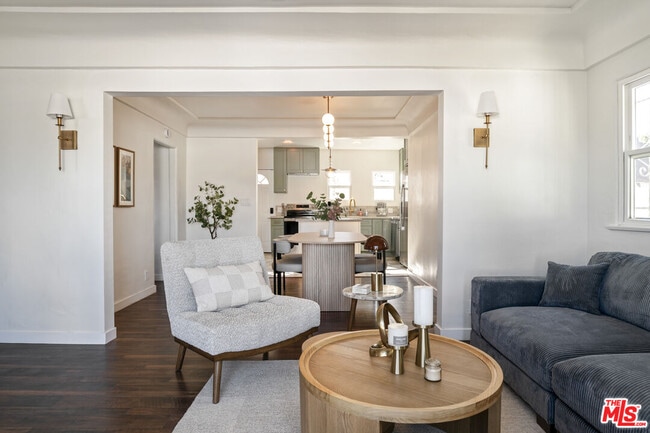 7853 Brighton Ave in Los Angeles, CA - Building Photo - Building Photo