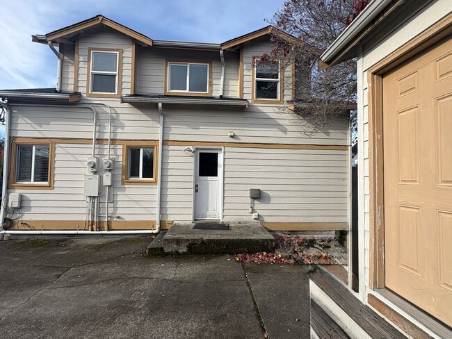 1303 Silver St in Sumner, WA - Building Photo - Building Photo