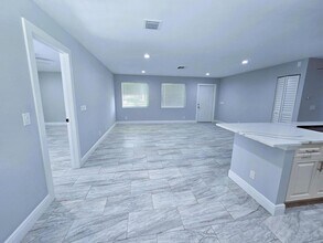 324 S Chillingworth Dr in West Palm Beach, FL - Building Photo - Building Photo