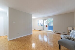 The Park Fifty-Two in Mississauga, ON - Building Photo