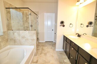 1916 Acaciawood Way in Houston, TX - Building Photo - Building Photo