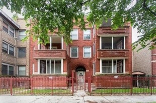 5818-5822 S Michigan Ave in Chicago, IL - Building Photo