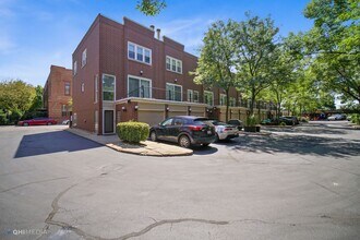 1730 W Terra Cotta Pl in Chicago, IL - Building Photo - Building Photo