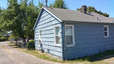 1315-1321 SW 53rd St in Corvallis, OR - Foto de edificio - Building Photo
