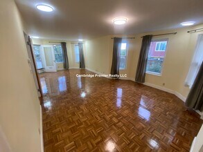 10 Packard Ave, Unit 1 in Somerville, MA - Building Photo - Building Photo