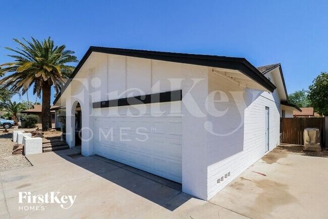 4717 W Echo Ln in Glendale, AZ - Foto de edificio - Building Photo