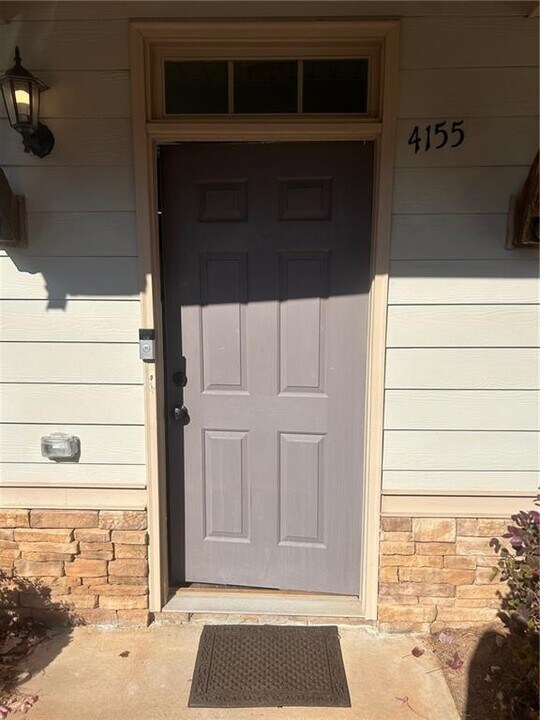 4155 Park Chase Dr in East Point, GA - Building Photo