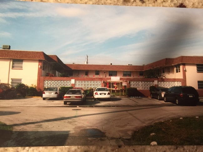 1804 N 17th Ave, Unit 206 in Hollywood, FL - Foto de edificio - Building Photo