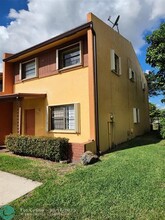 4613 NW 91st Ave in Sunrise, FL - Foto de edificio - Building Photo