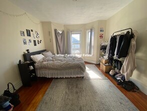 31 Stearns Ave, Unit 2 in Medford, MA - Building Photo - Building Photo