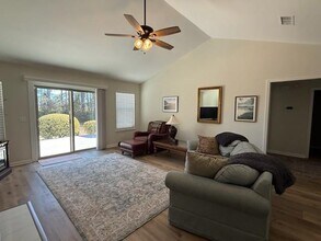 2011 Bayswater Rd in Brunswick, GA - Foto de edificio - Building Photo