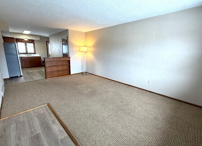 1814 Spruce Dr, Unit 2 in Red Wing, MN - Foto de edificio - Building Photo