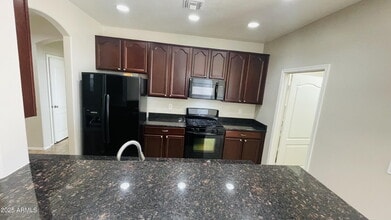 42447 W Capistrano Dr in Maricopa, AZ - Building Photo - Building Photo