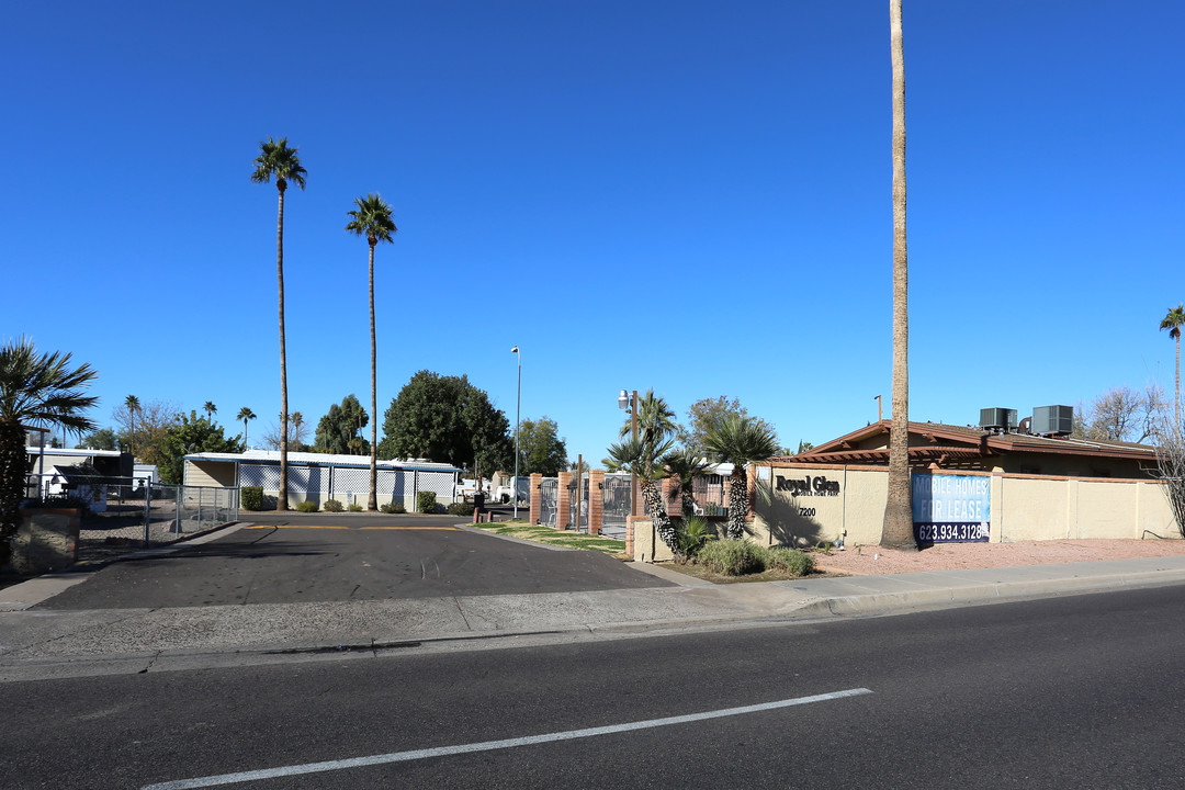 Royal Glen Mobile Home Park in Glendale, AZ - Building Photo