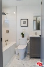 300 N Plymouth Blvd in Los Angeles, CA - Building Photo - Building Photo