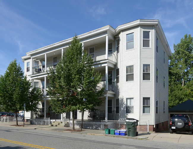 818 Charles St in Providence, RI - Foto de edificio - Building Photo