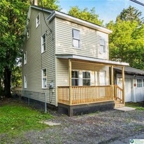 226 Fern St in Jim Thorpe, PA - Building Photo